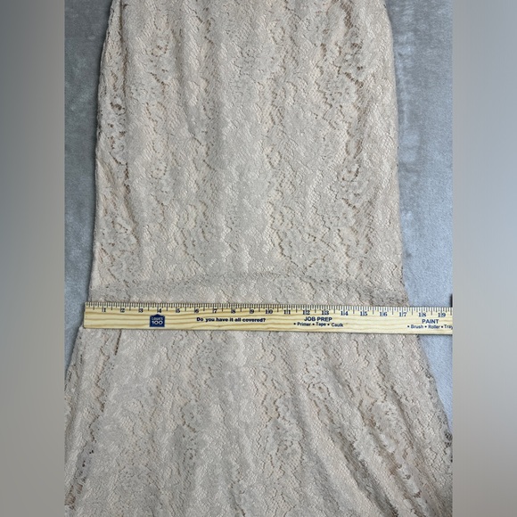 Amsale Wedding Gown Size 6 - Beige Ivory Lace Lightweight Feminine Mermaid Flare - Picture 9 of 16